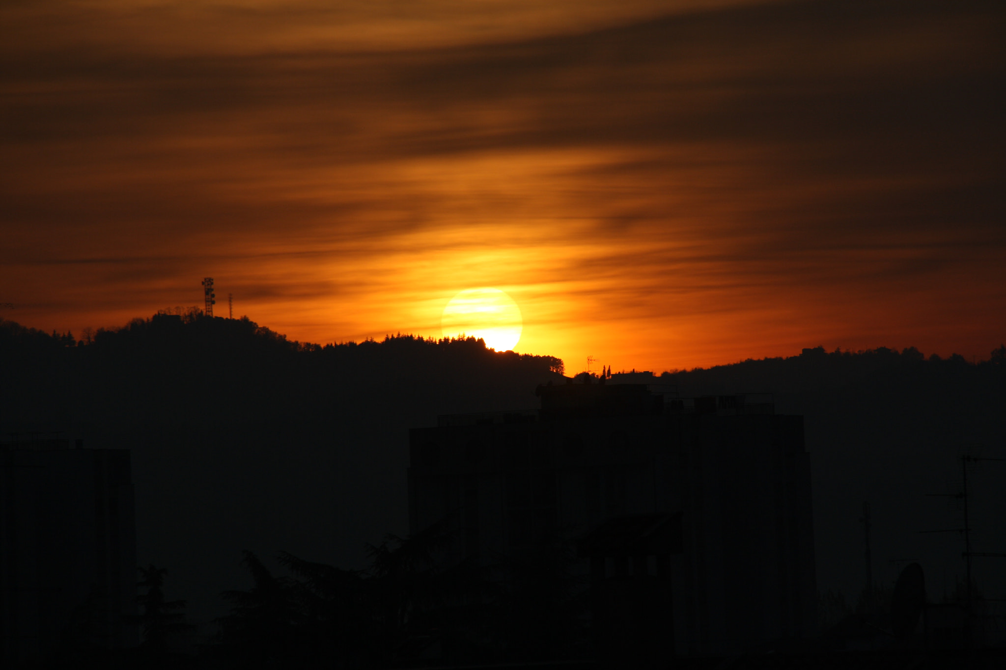 Canon EOS 1000D (EOS Digital Rebel XS / EOS Kiss F) sample photo. Sunset in italy photography