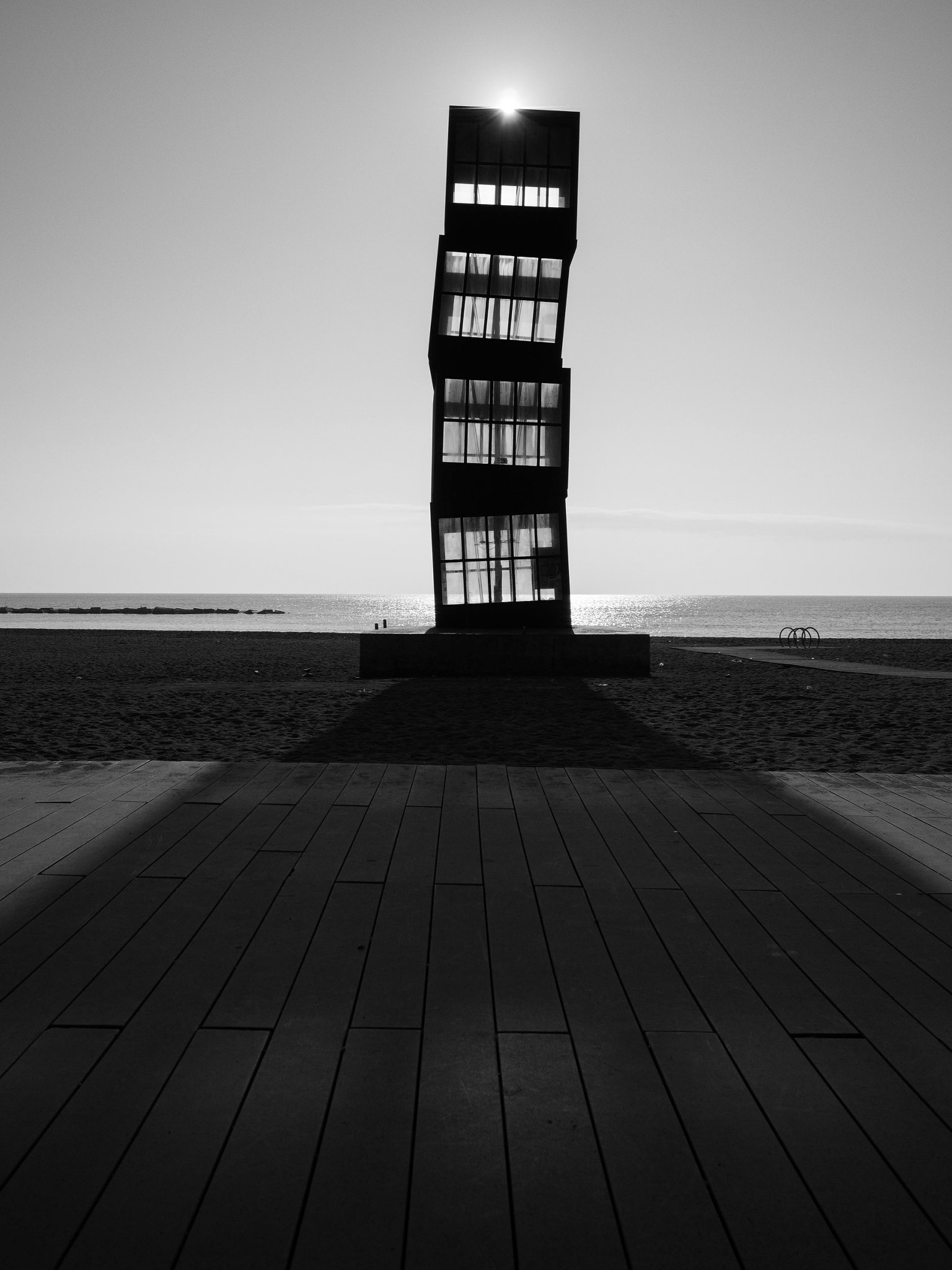 Olympus PEN-F + LEICA DG SUMMILUX 15/F1.7 sample photo. The sun rises behind the tower at barceloneta beach photography