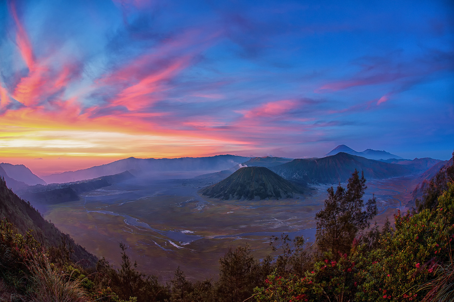 Nikon D4 + Sigma 15mm F2.8 EX DG Diagonal Fisheye sample photo. Bromo sunrise photography