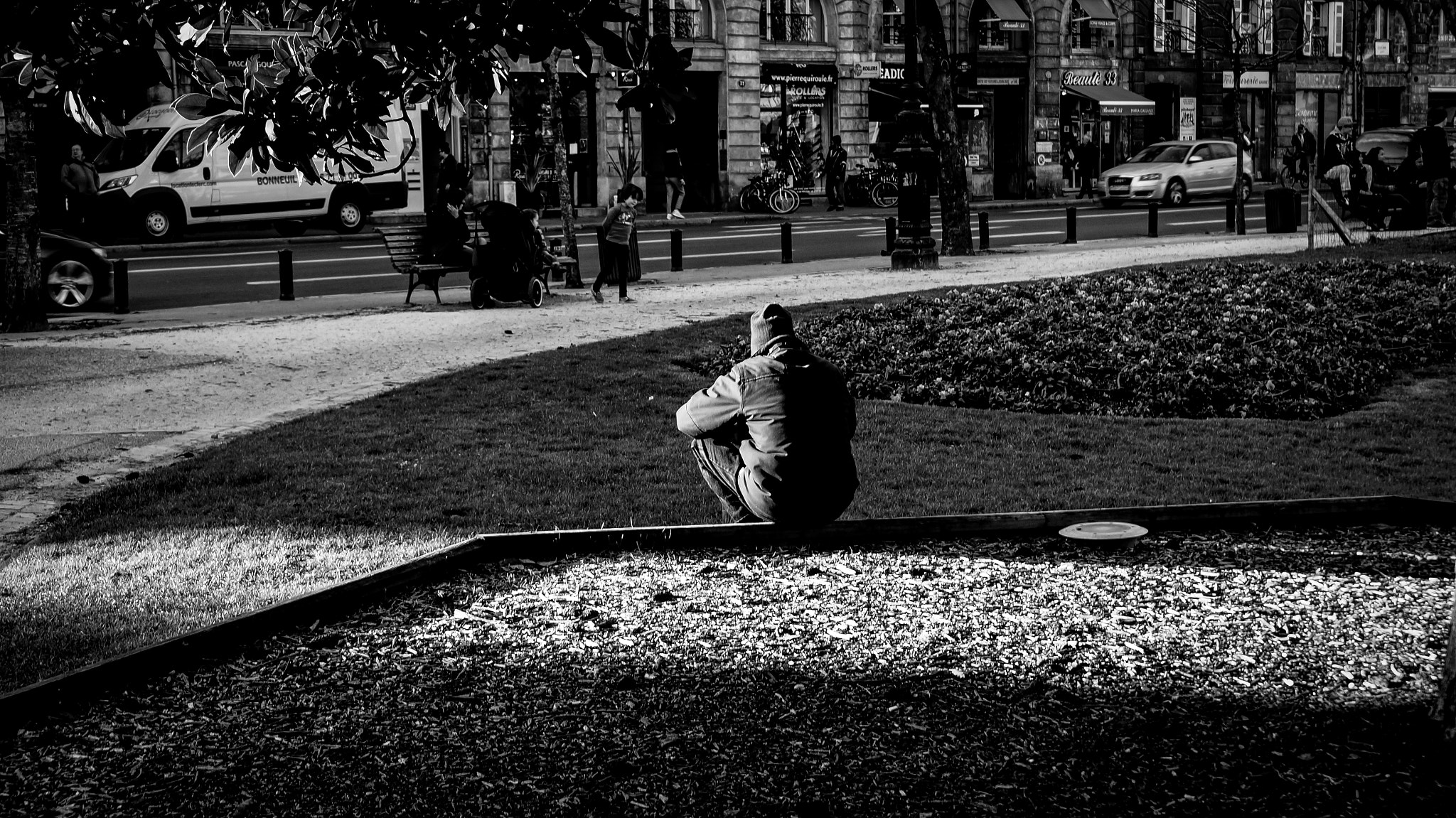 Sony Alpha NEX-6 + Sony E 18-200mm F3.5-6.3 OSS LE sample photo. Nb place gambetta photography