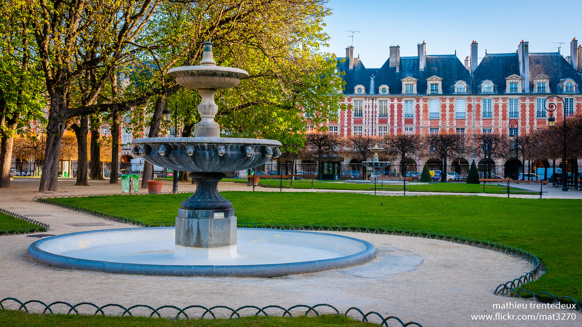 Nikon D90 + Sigma 17-70mm F2.8-4 DC Macro OS HSM | C sample photo. Paris - place des vosges hdr photography