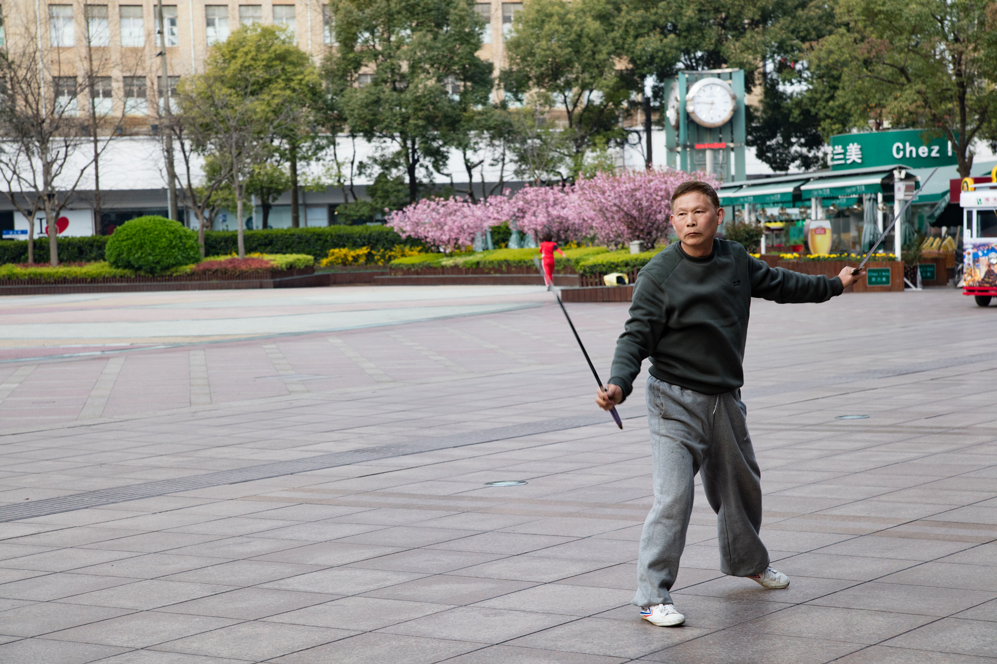 Canon EOS 5DS sample photo. Chinese man training with swords photography