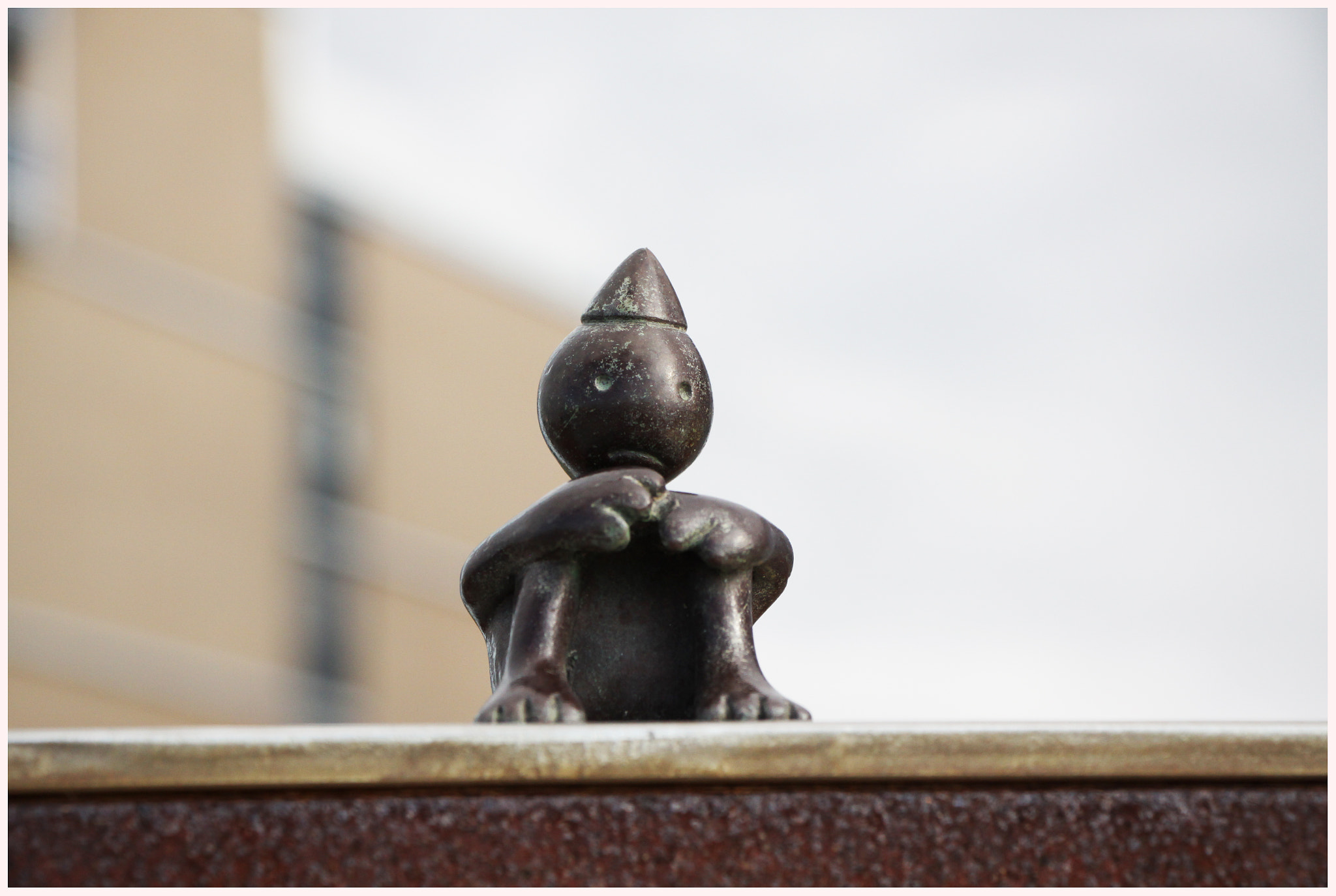 Canon EF-S 18-135mm F3.5-5.6 IS STM sample photo. Scheveningen  tom otterness. photography