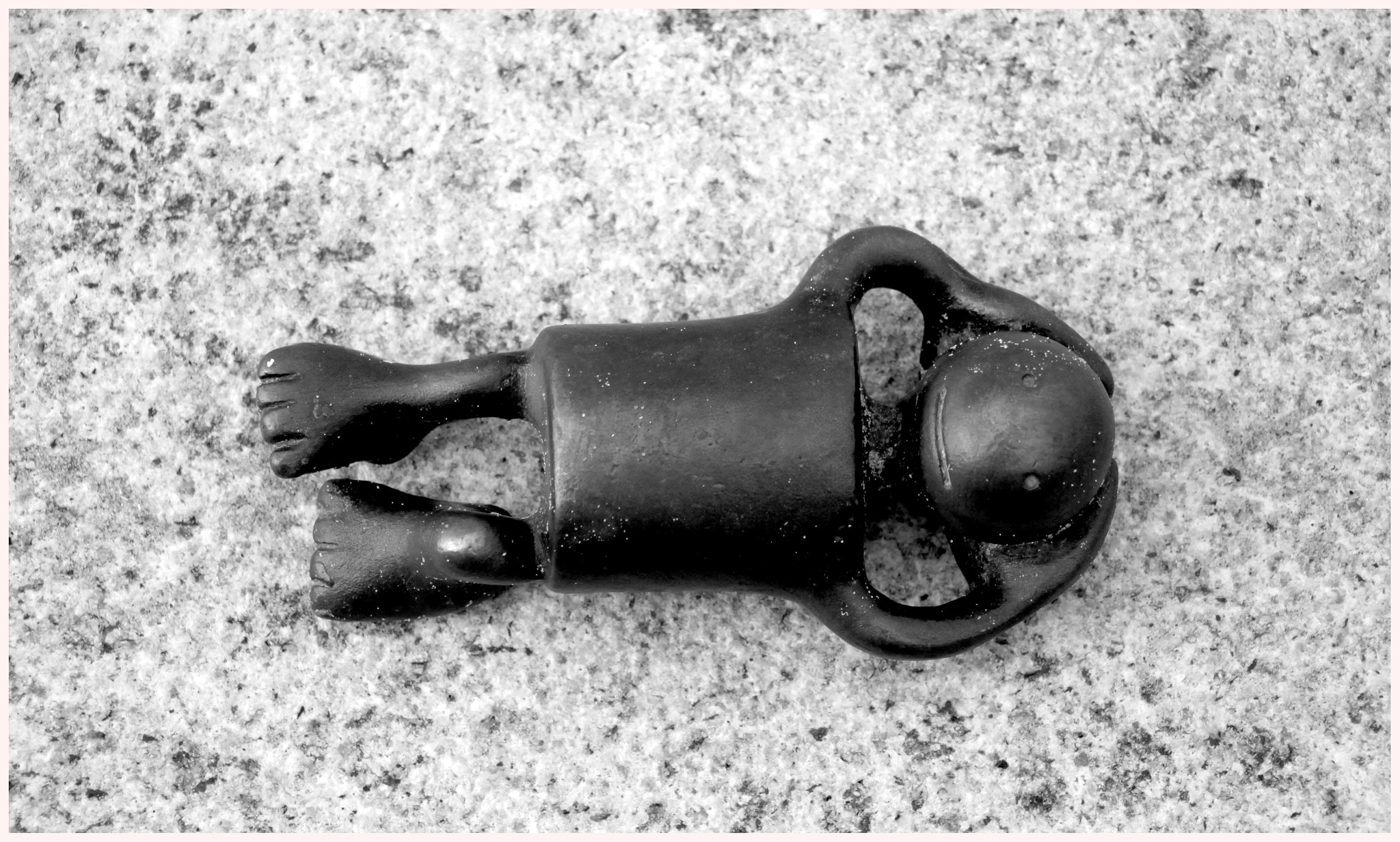 Canon EF-S 18-135mm F3.5-5.6 IS STM sample photo. Scheveningen  tom otterness. photography