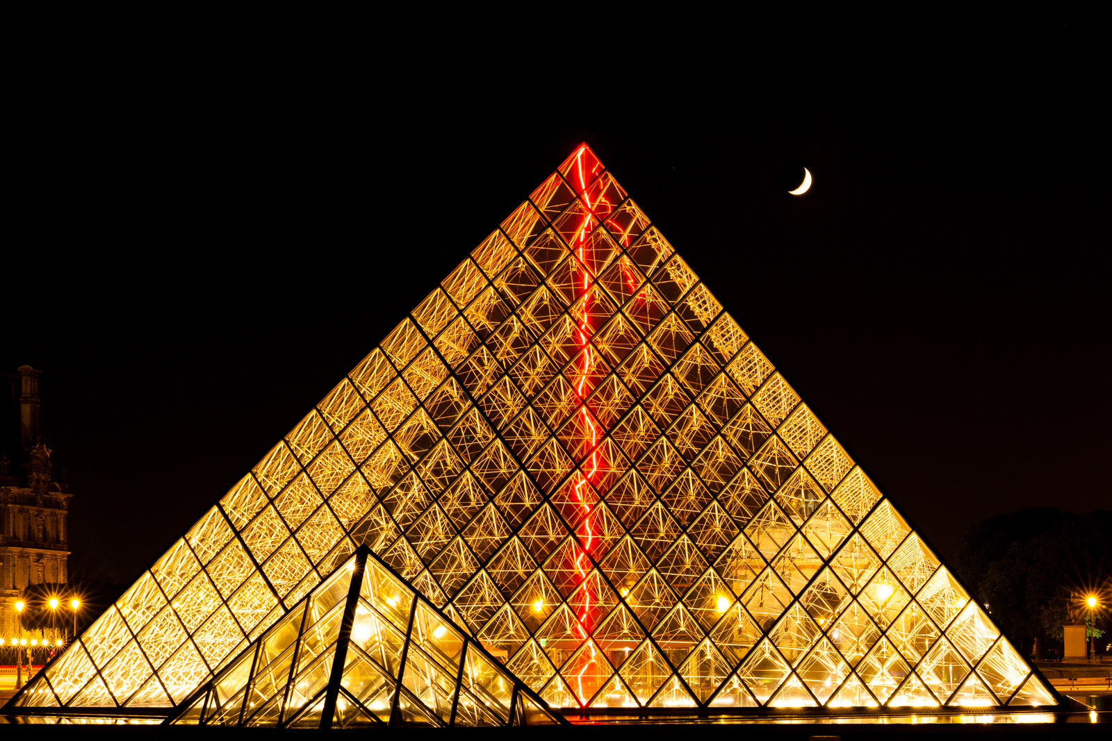 Sigma 70-300mm F4-5.6 APO DG Macro sample photo. Crescent moon over the louvre pyramid photography