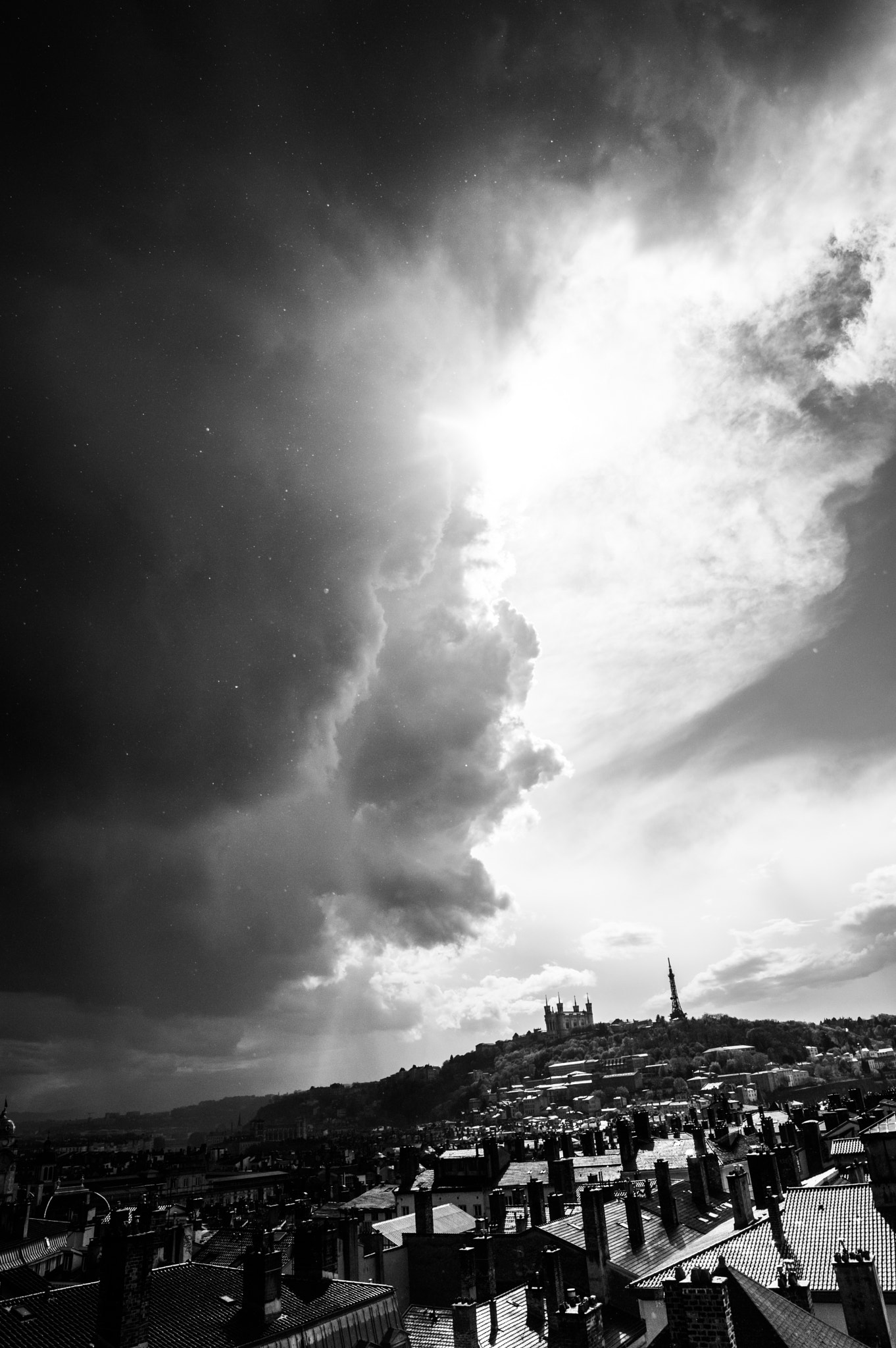 Samyang 14mm F2.8 ED AS IF UMC sample photo. Lyon tempête photography