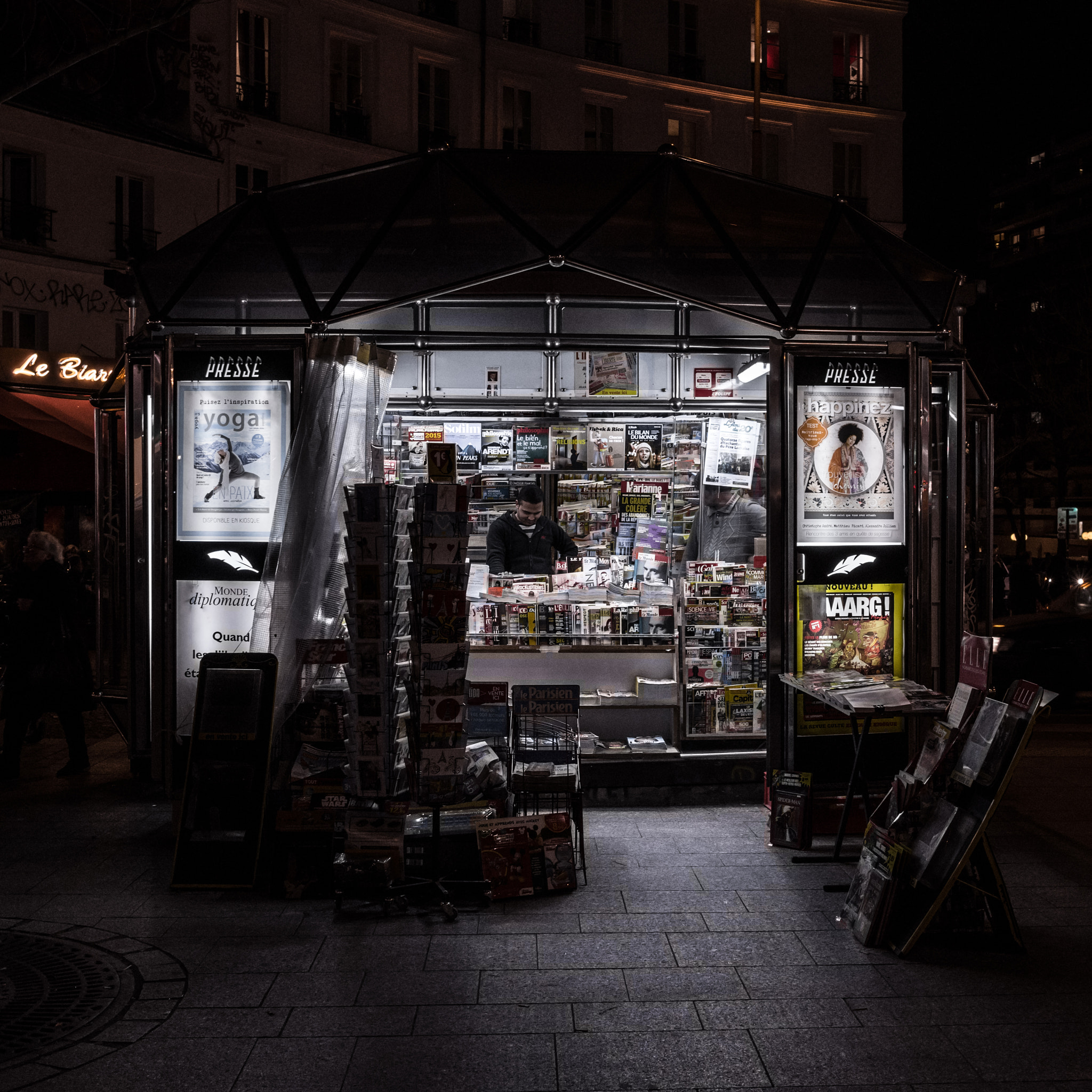 Nikon D7200 + Nikon AF-S Nikkor 20mm F1.8G ED sample photo. Parisian night life photography