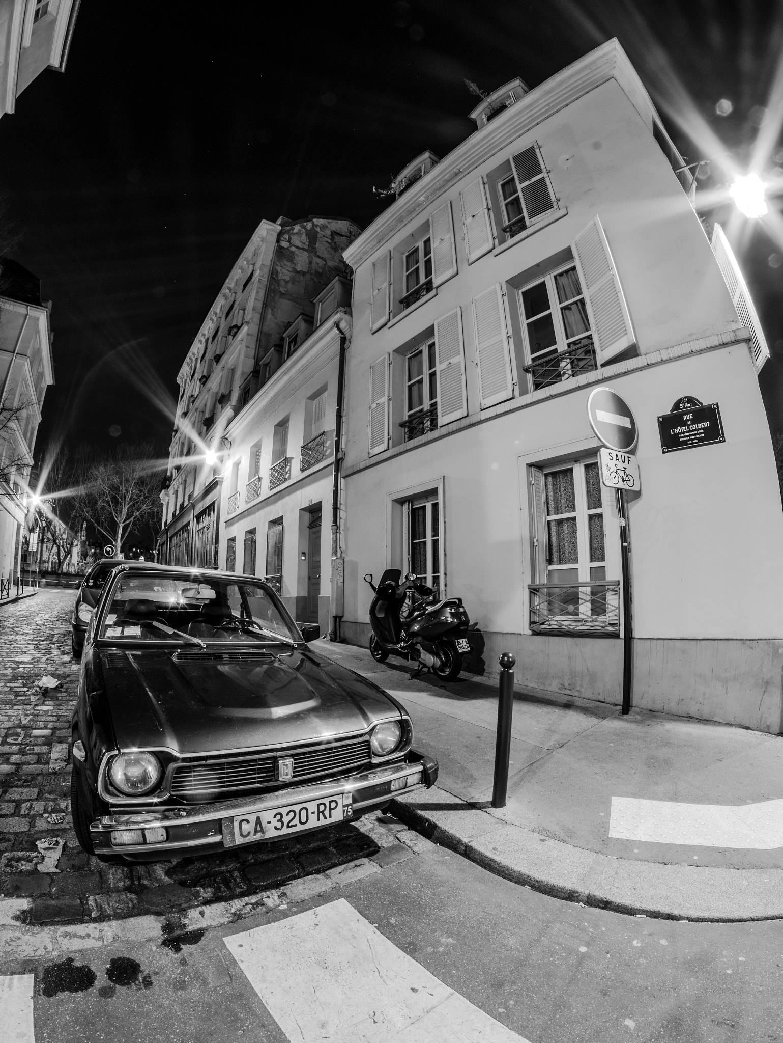 Nikon D7200 + Samyang 8mm F3.5 Aspherical IF MC Fisheye sample photo. This street photography