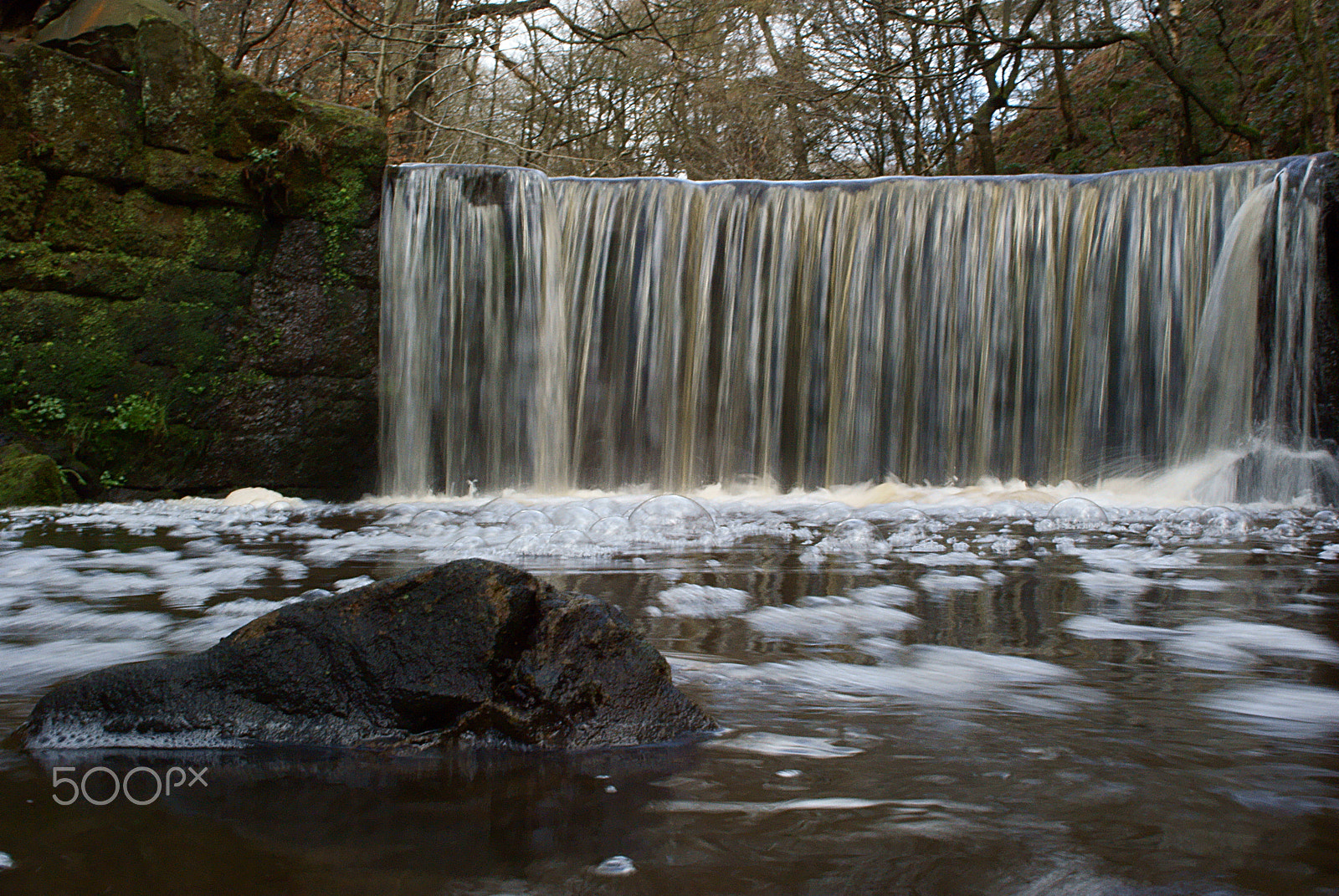 Sony Alpha DSLR-A200 + Minolta AF 24mm F2.8 sample photo. Rock, bubble, stone photography