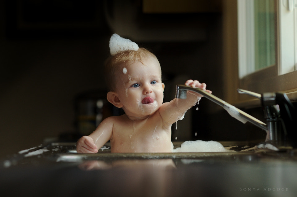 Nikon AF Nikkor 105mm F2D DC sample photo. Splish splash photography