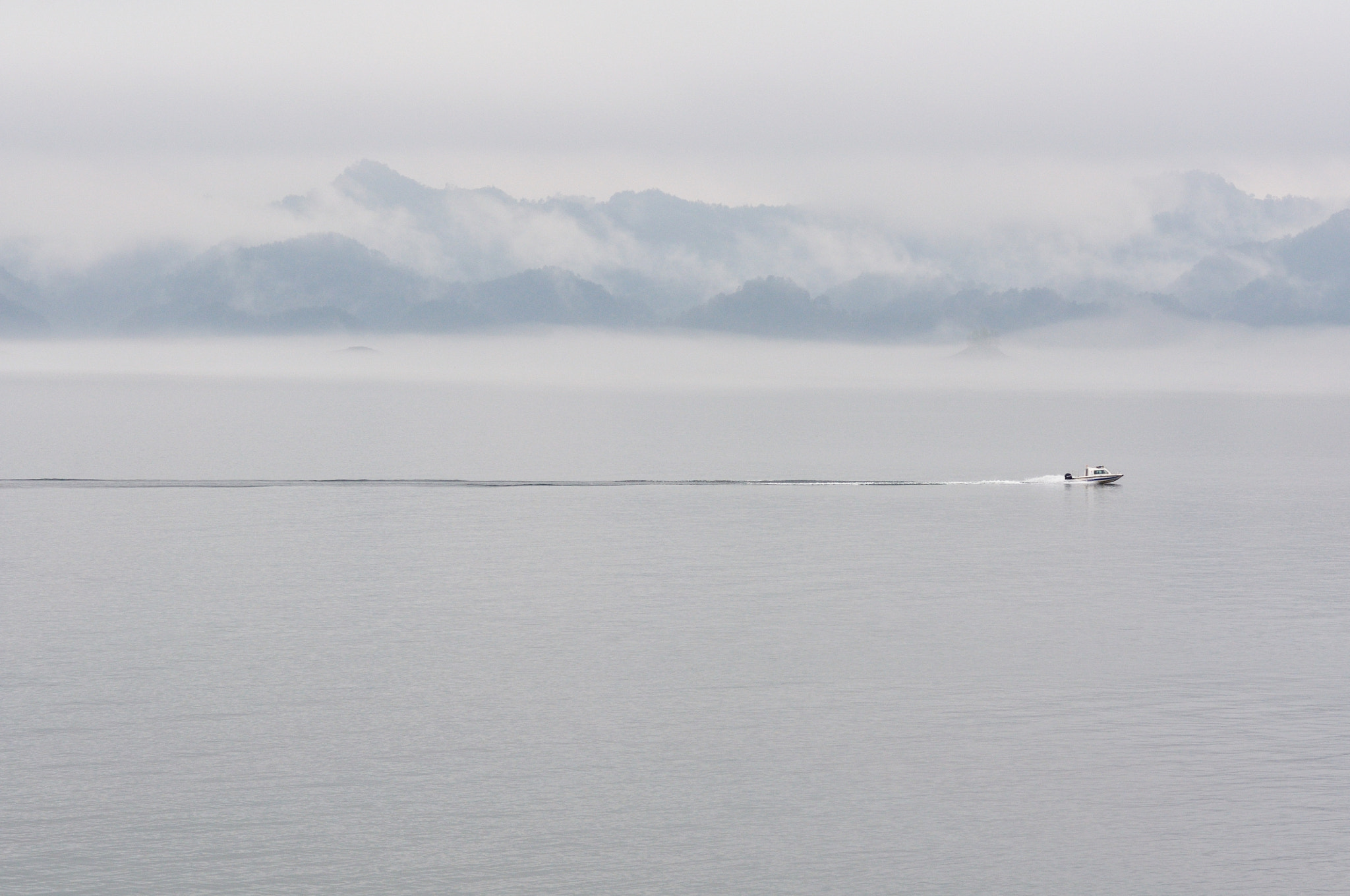 ZEISS Makro-Planar T* 100mm F2 sample photo. Qiaodao lake photography