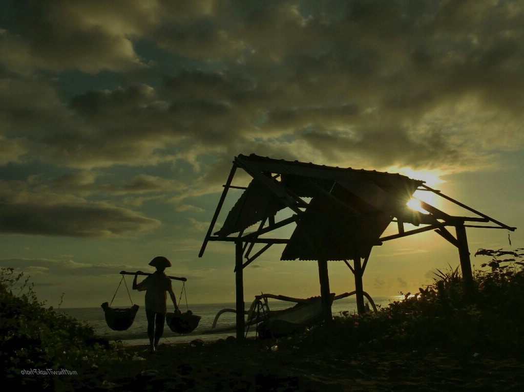 CASIO EX-100 sample photo. Salt farmer of bali  photography