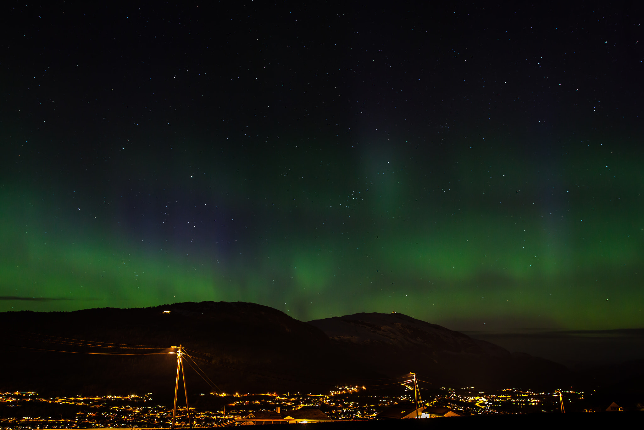 Canon EOS 5D Mark II + Sigma 28mm f/1.8 DG Macro EX sample photo. Aurora over hanguren photography