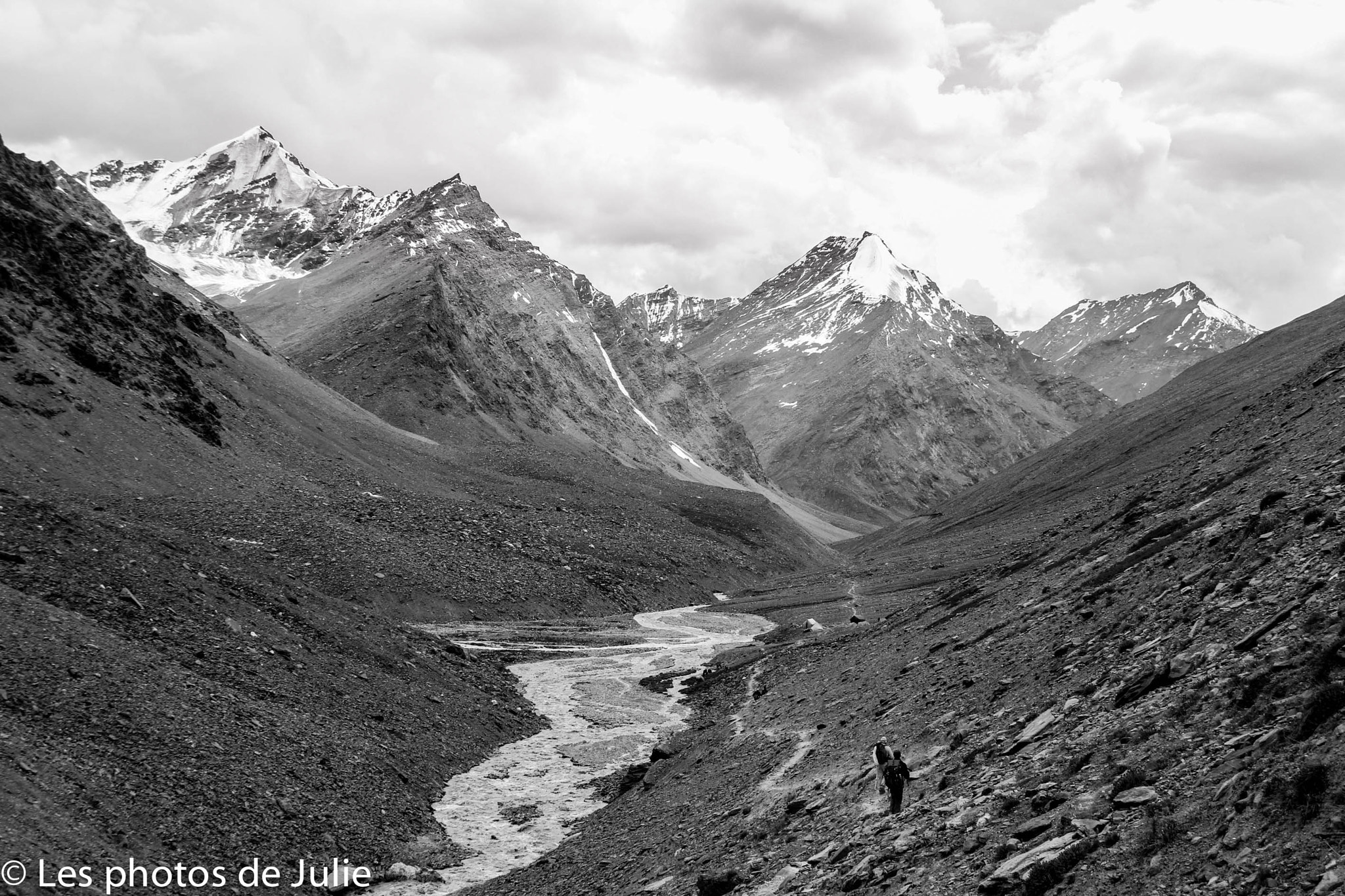 Canon EF-S 18-55mm F3.5-5.6 sample photo. La montagne en noir et blanc photography