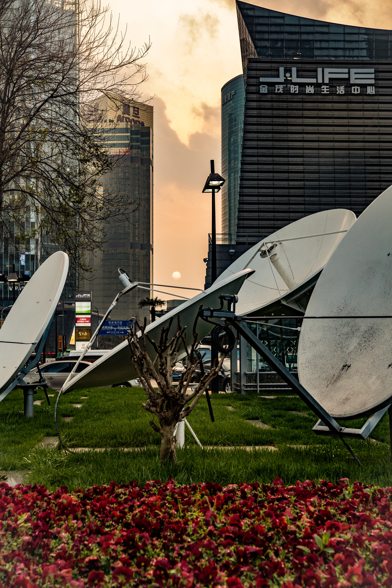 Canon EOS 5DS sample photo. Satellite dishes photography