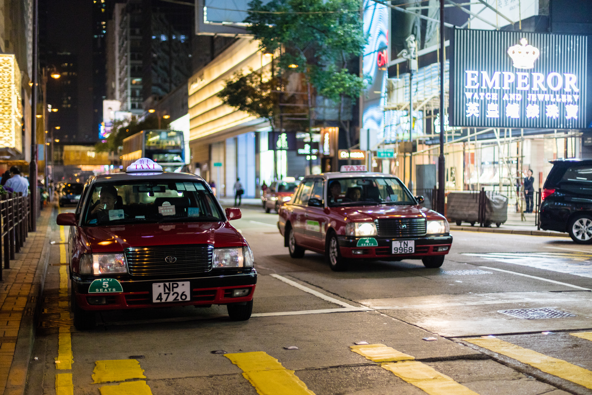 Canon EOS 5DS + Canon EF 50mm F1.4 USM sample photo. Red taxi in hong kong photography