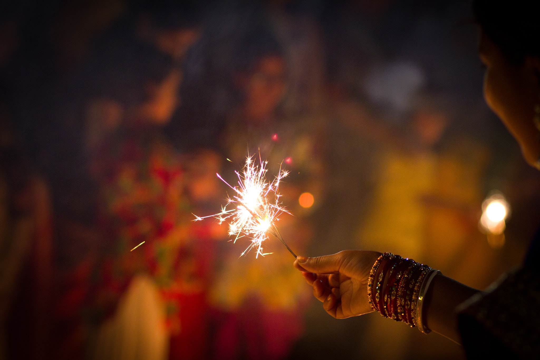 Canon EOS 550D (EOS Rebel T2i / EOS Kiss X4) sample photo. Diwali on my hand photography