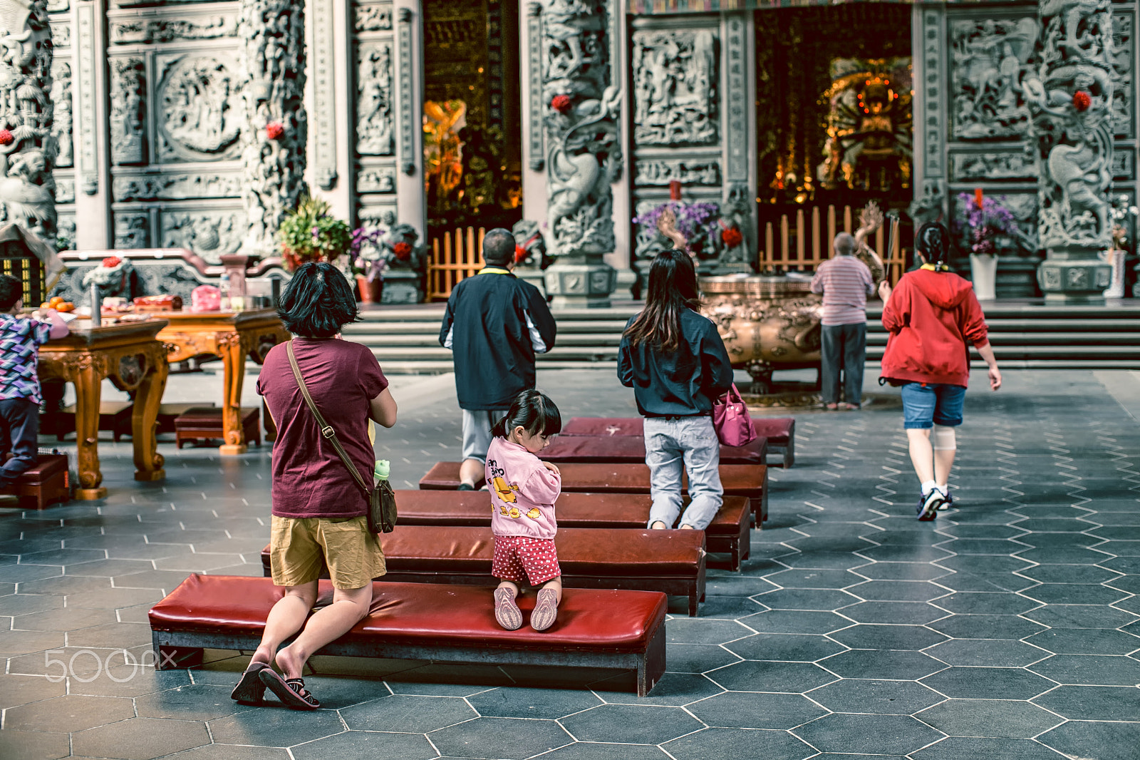 Canon EOS 6D + Canon EF 28-70mm f/3.5-4.5 sample photo. A curious girl in the temple photography
