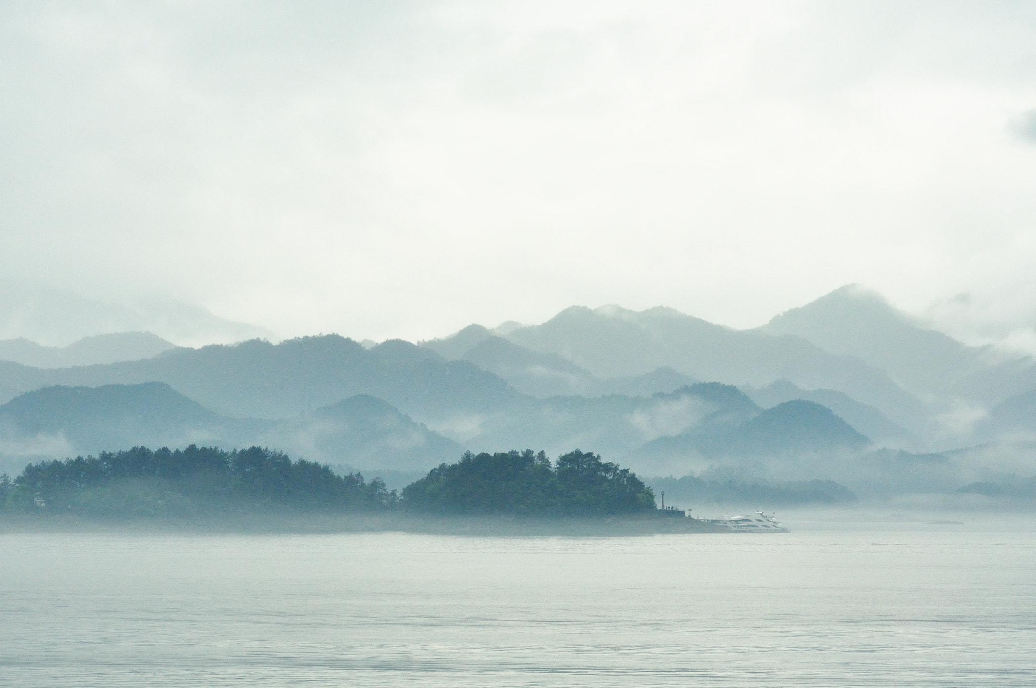ZEISS Makro-Planar T* 100mm F2 sample photo. Qiandao lake in clouds and mist photography