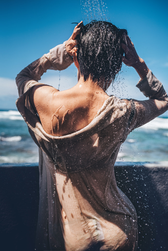 Chinese girl's back, fitness coach by 刘 风 on 500px.com