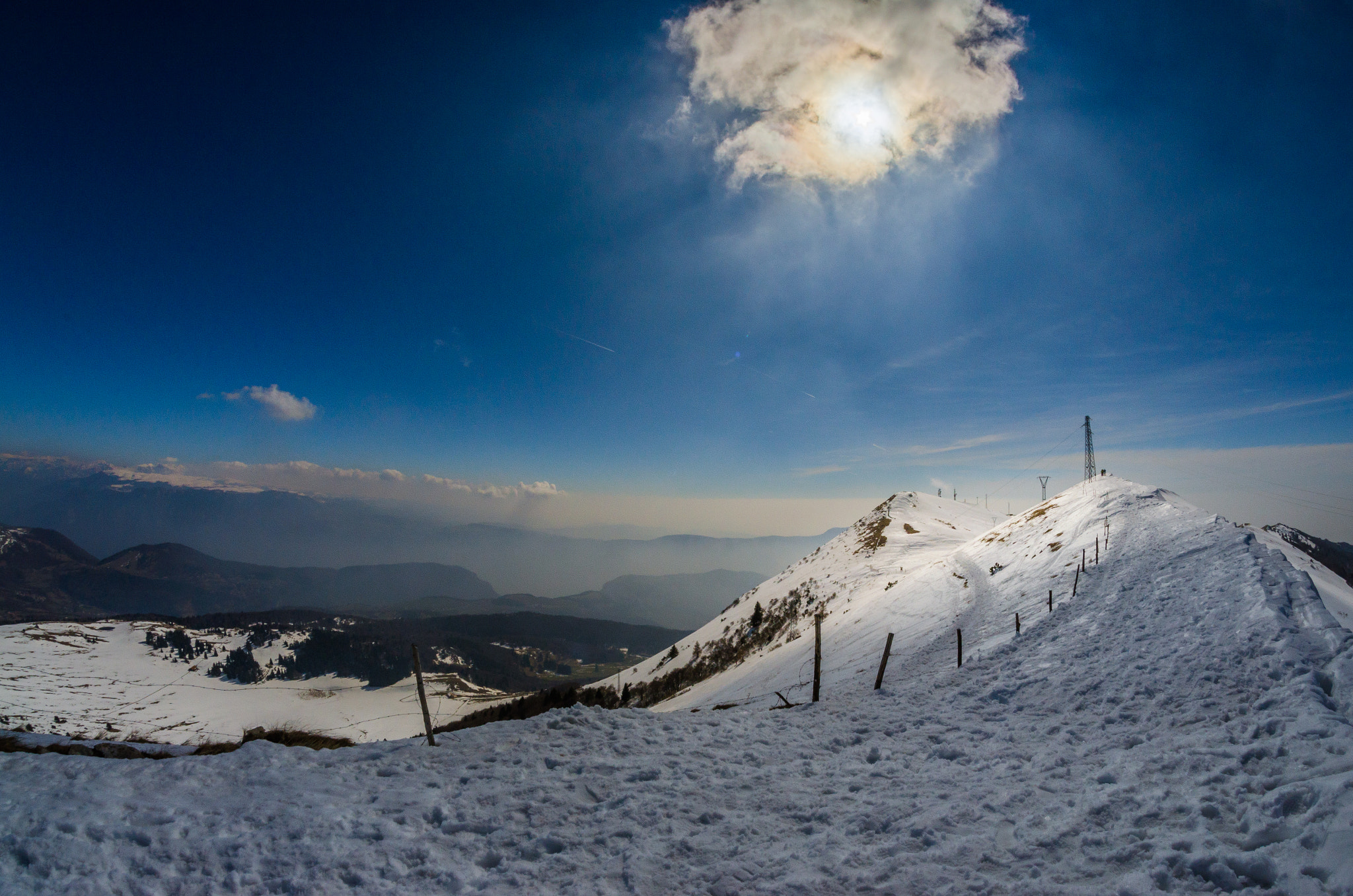 Samyang 8mm F3.5 Aspherical IF MC Fisheye sample photo. The only cloud photography