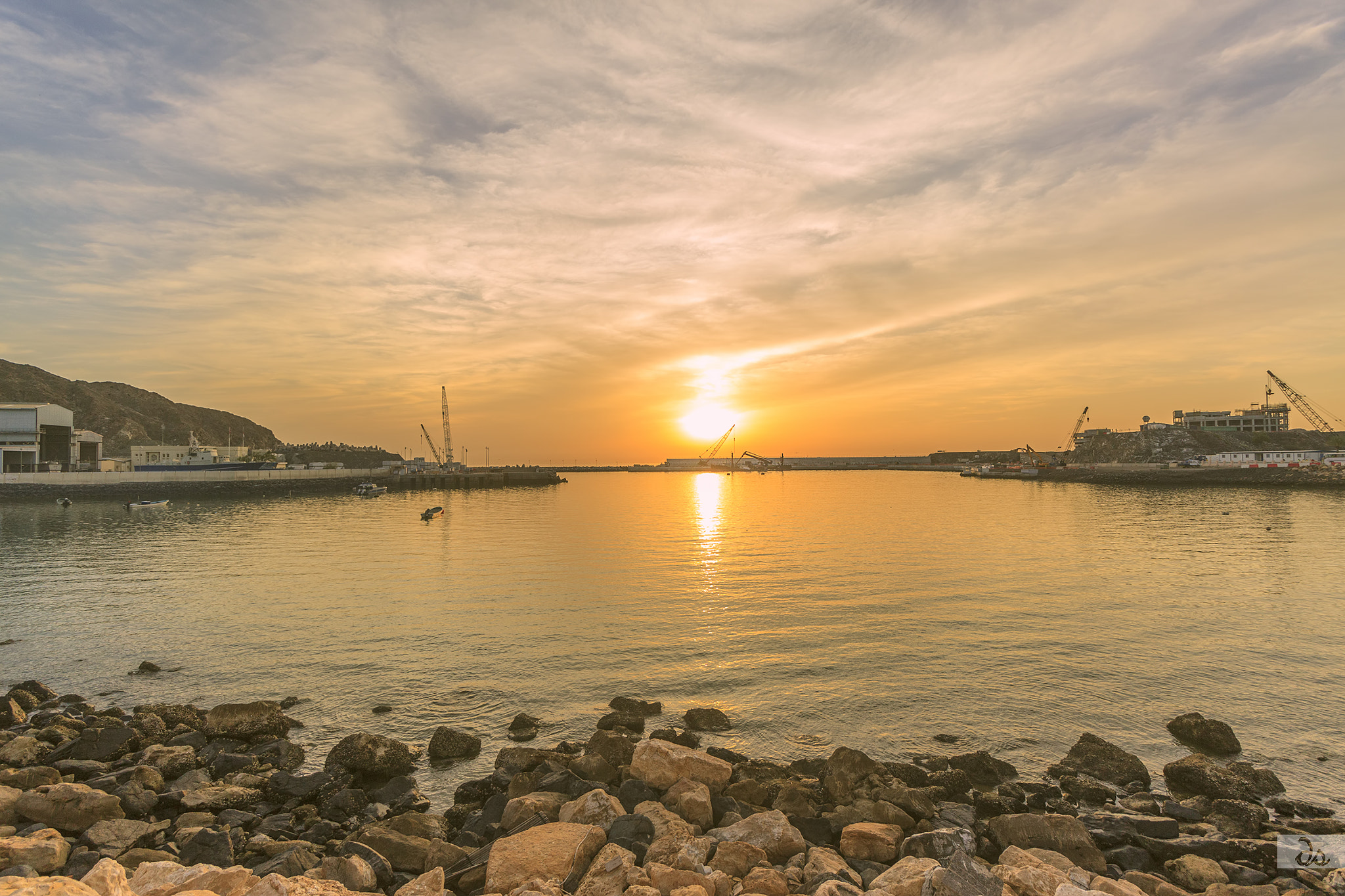 Canon EF-S 10-18mm F4.5–5.6 IS STM sample photo. Urban sunset photography