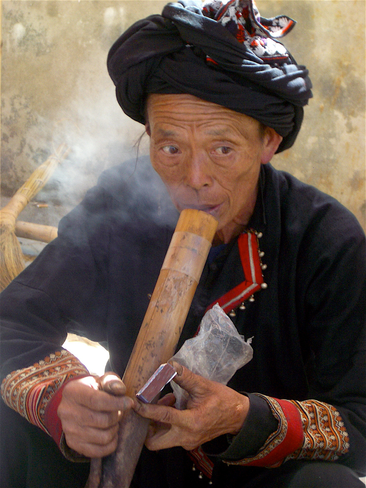Pentax OPTIO S4 sample photo. Tribal man smoking pipe photography