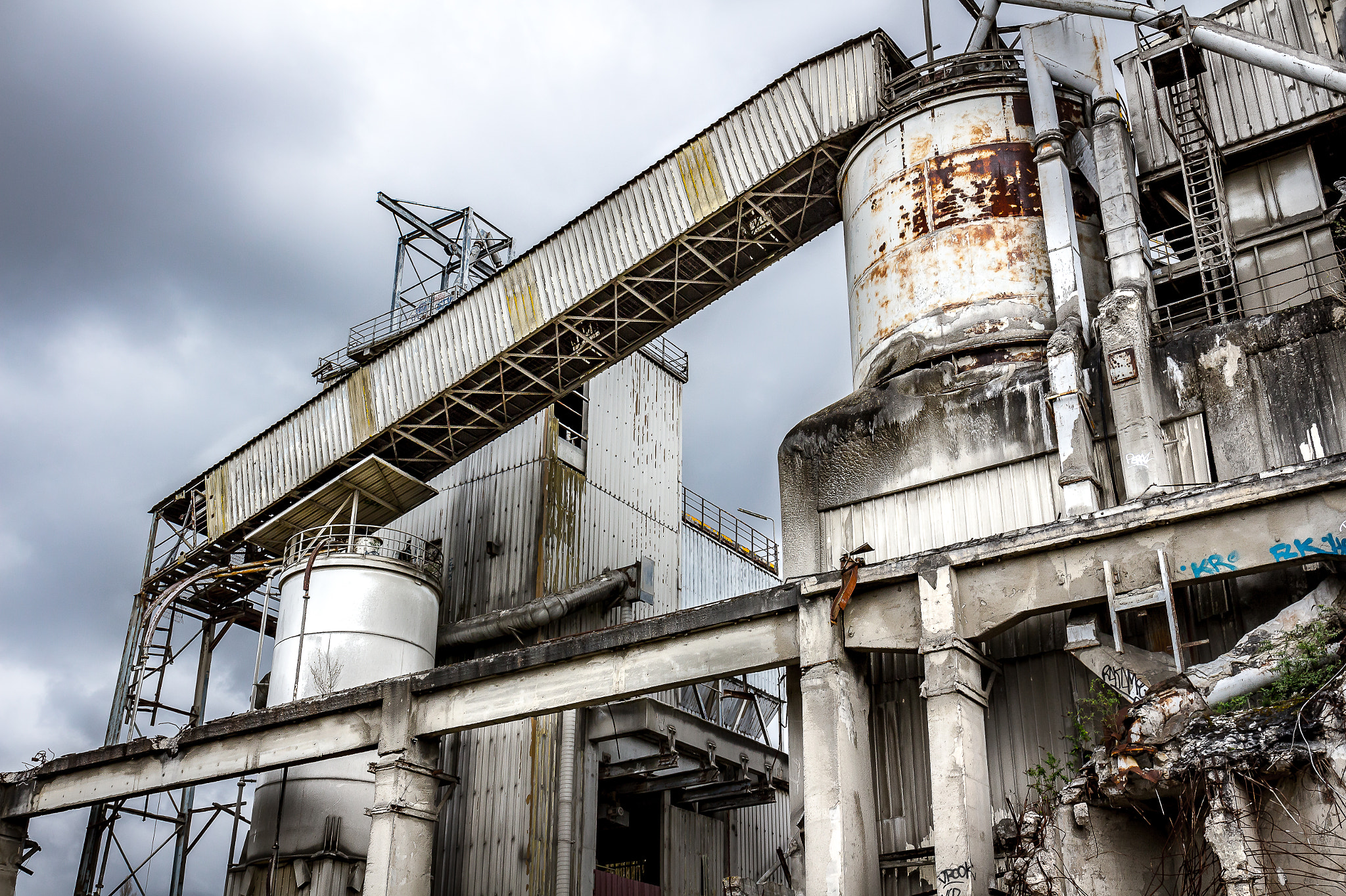 Canon EF 24-70mm F4L IS USM sample photo. Urbex sessions 2 - outdoor photography