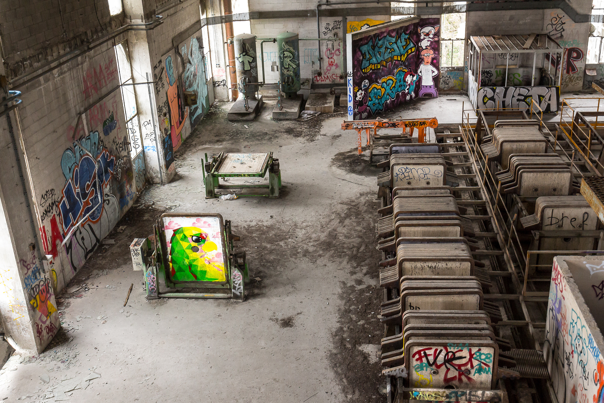 Canon EF 24-70mm F4L IS USM sample photo. Urbex sessions 2 - bird street art photography