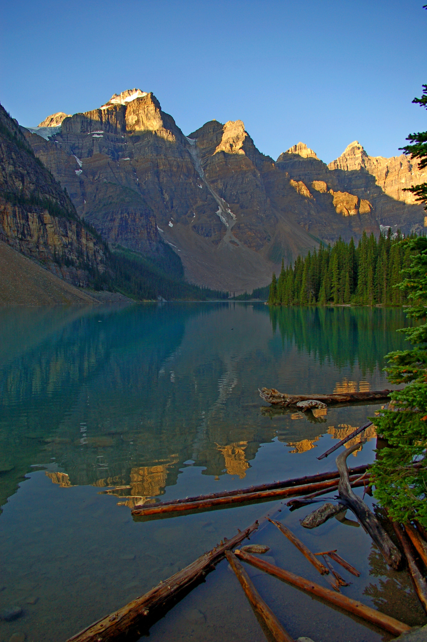 Nikon D50 + Sigma 18-50mm F3.5-5.6 DC sample photo. Moraine lake photography