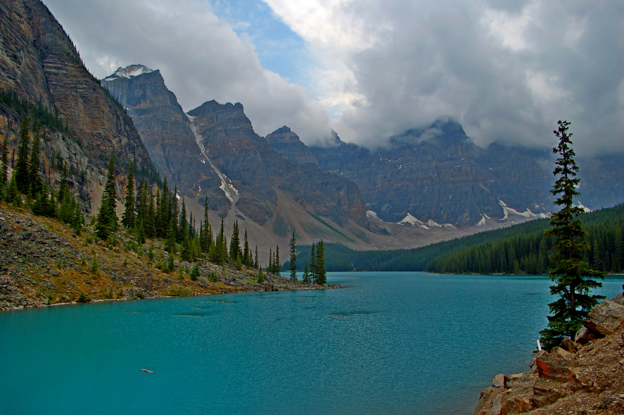 Nikon D50 + Sigma 18-50mm F3.5-5.6 DC sample photo. Moraine lake photography