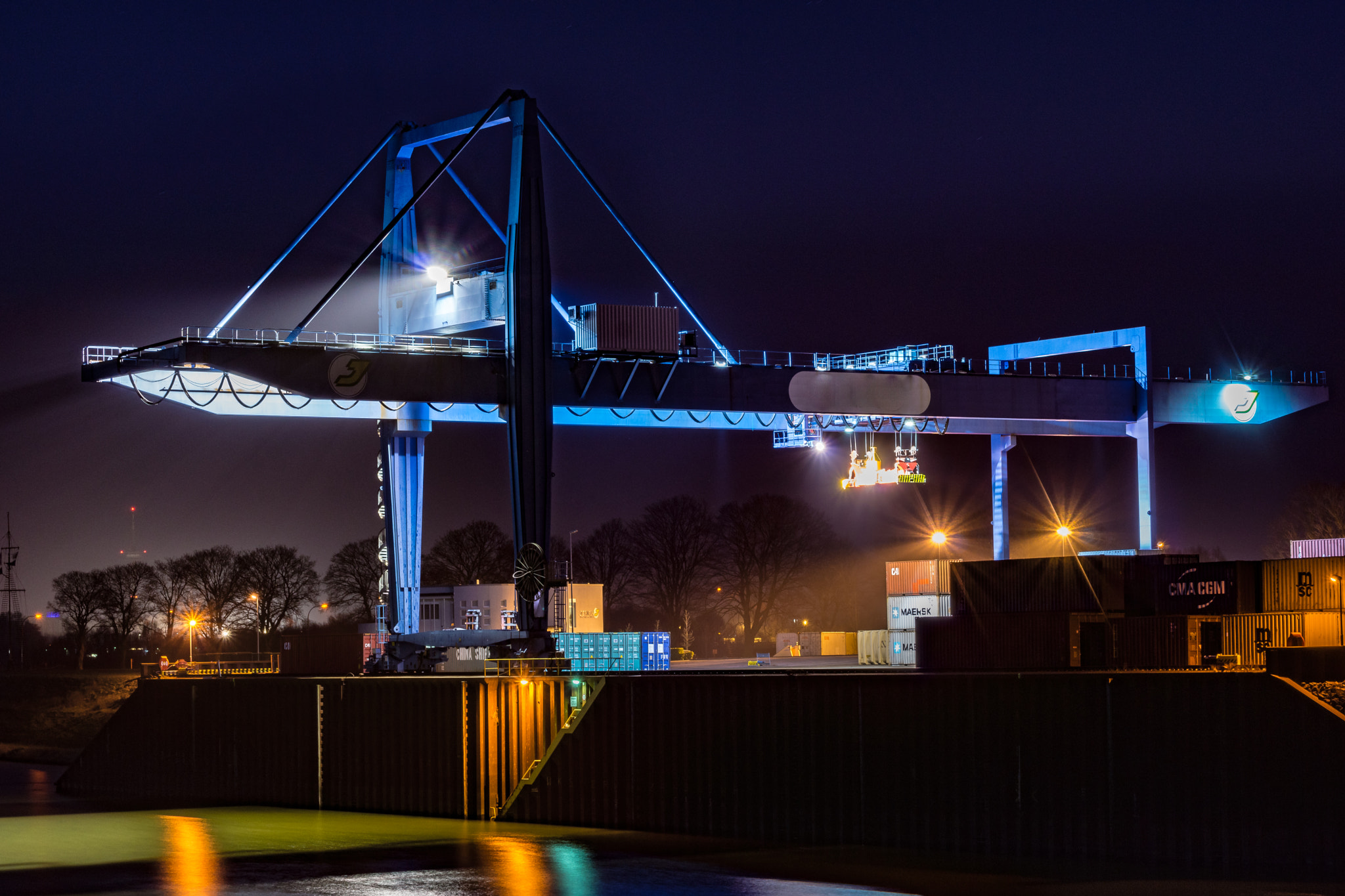Sony DT 55-300mm F4.5-5.6 SAM sample photo. Verladehafen emmelsum photography