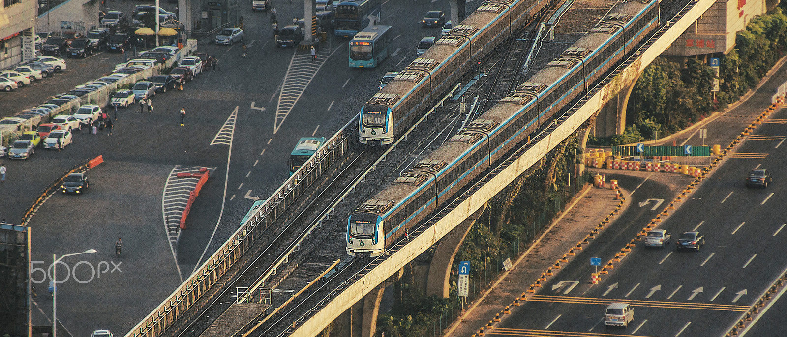 Sony SLT-A33 + Minolta AF 80-200mm F4.5-5.6 xi sample photo. Metro & high-speed rail，shenzhen east station photography