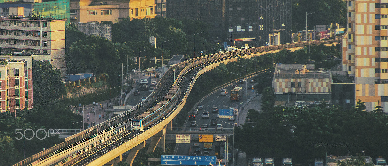 Sony SLT-A33 + Minolta AF 80-200mm F4.5-5.6 xi sample photo. Metro & high-speed rail，shenzhen east station photography