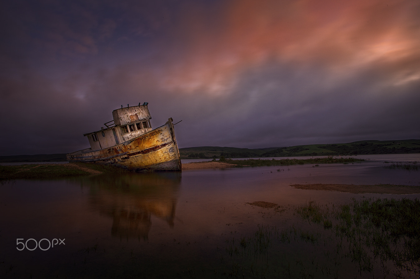 Nikon AF-S Nikkor 17-35mm F2.8D ED-IF sample photo. The grounded boat photography