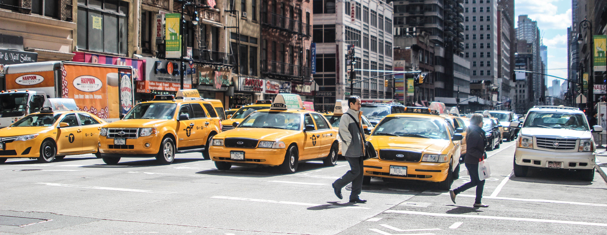 Canon EF 28-105mm f/3.5-4.5 USM sample photo. Yellow cabs photography