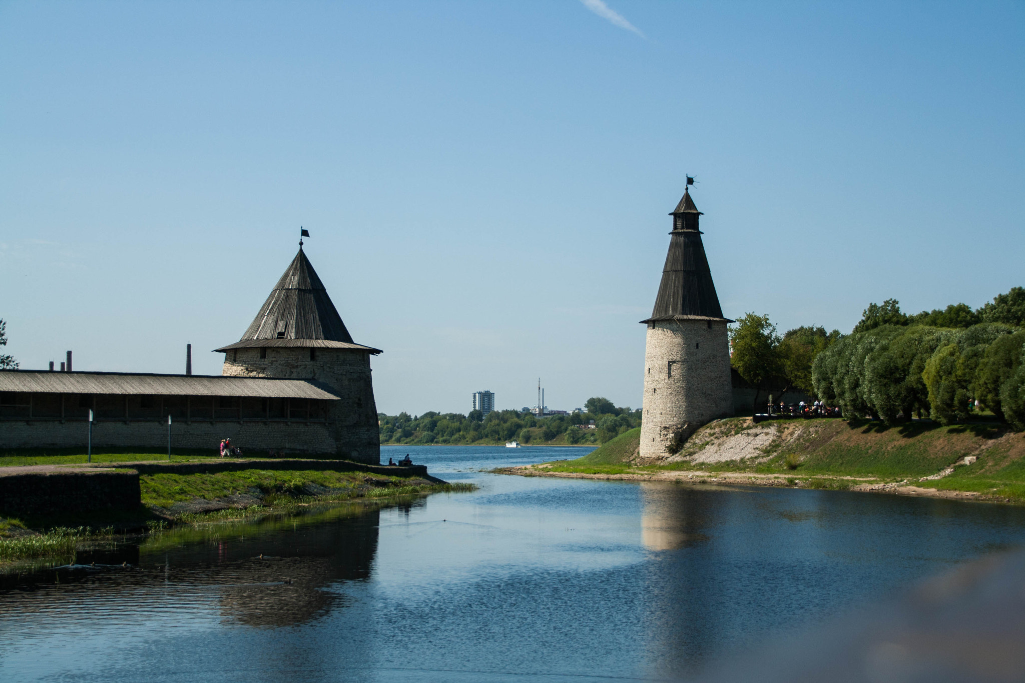 Canon EOS 1000D (EOS Digital Rebel XS / EOS Kiss F) sample photo. Pskov. kremlin at sunrise photography