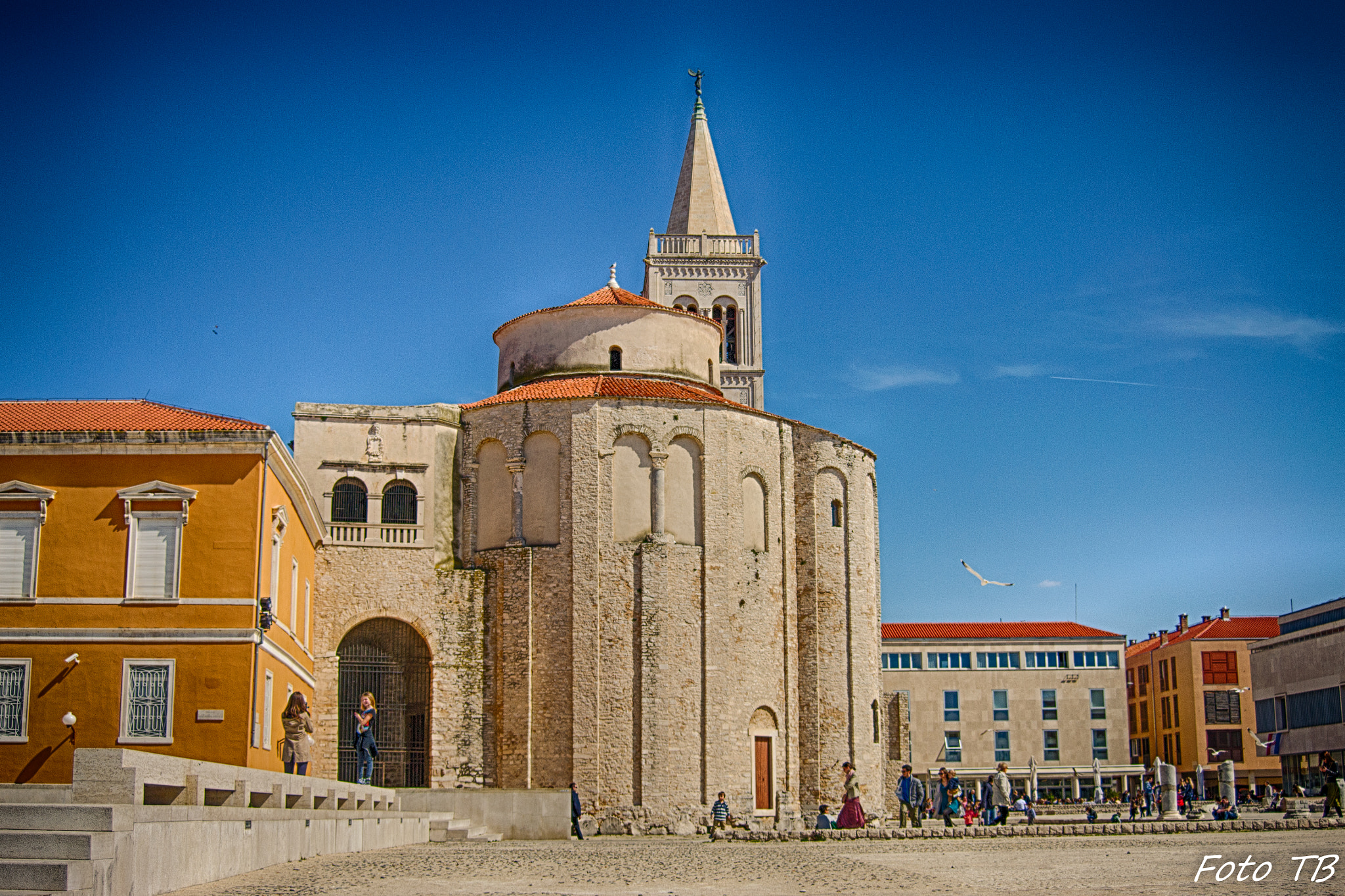 AF Zoom-Nikkor 28-70mm f/3.5-4.5D sample photo. Church of st. donatus photography