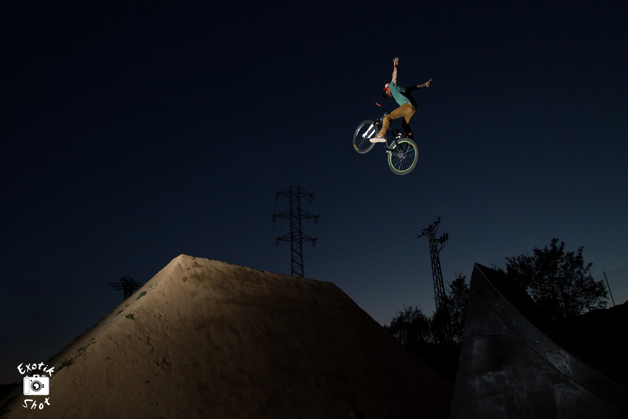 Tamron SP AF 17-50mm F2.8 XR Di II LD Aspherical (IF) sample photo. Dirt jump photography