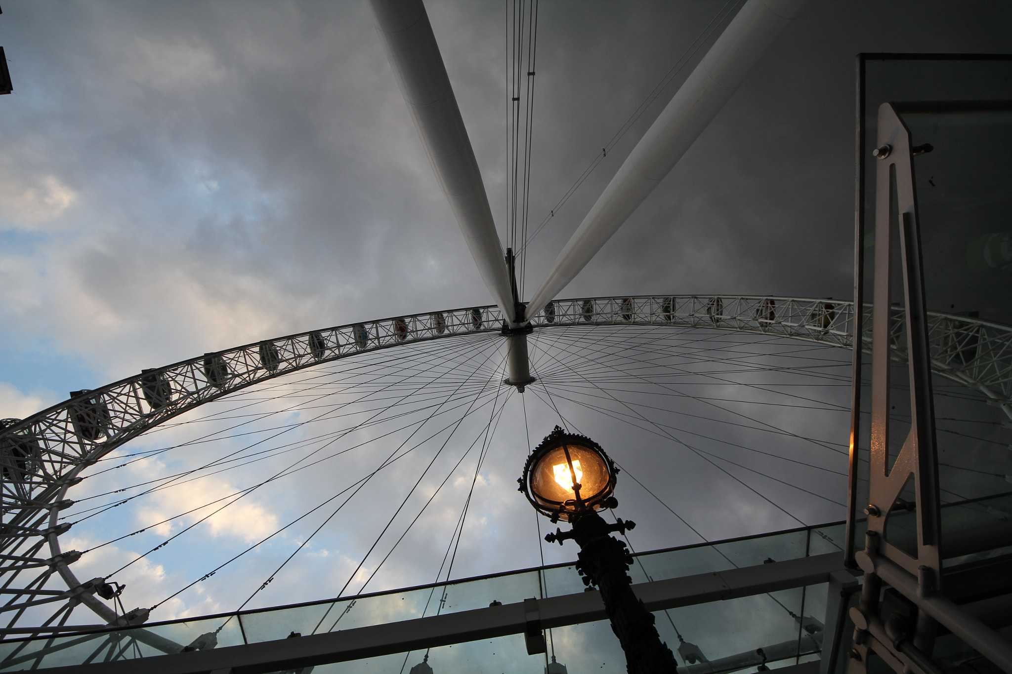 Sigma 8-16mm F4.5-5.6 DC HSM sample photo. Autumn in london photography
