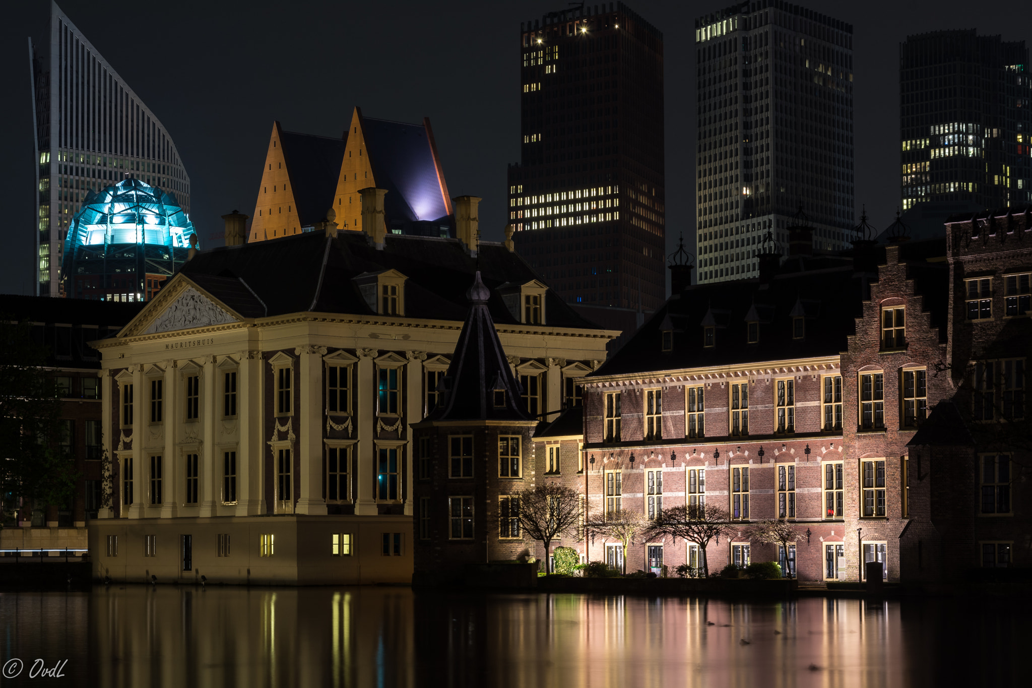 Sigma 17-70mm F2.8-4 DC Macro OS HSM sample photo. Night walk den haag photography