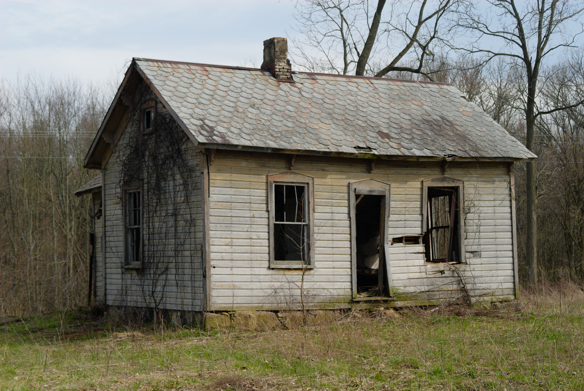 AF Zoom-Nikkor 35-70mm f/3.3-4.5 sample photo. This old house photography
