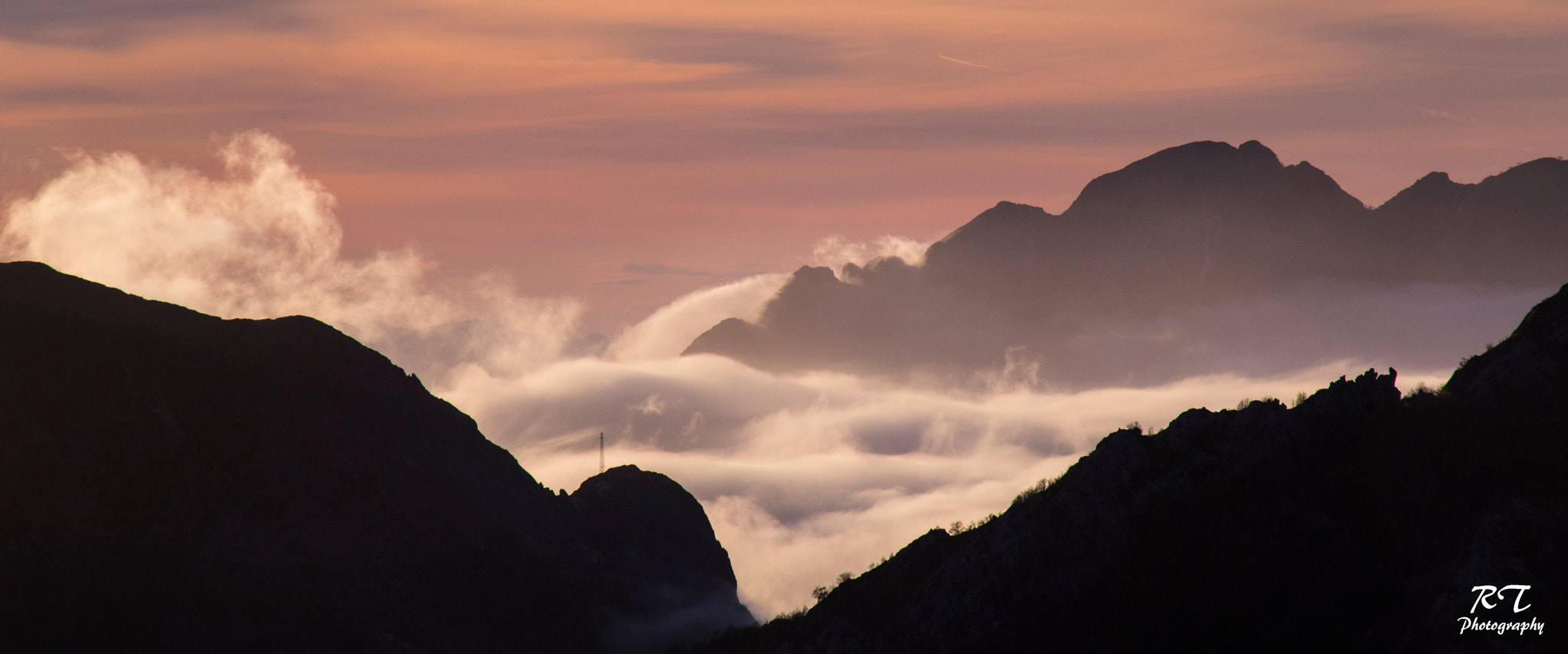 Canon EF 100-300mm F4.5-5.6 USM sample photo. Red sky over the clouds photography