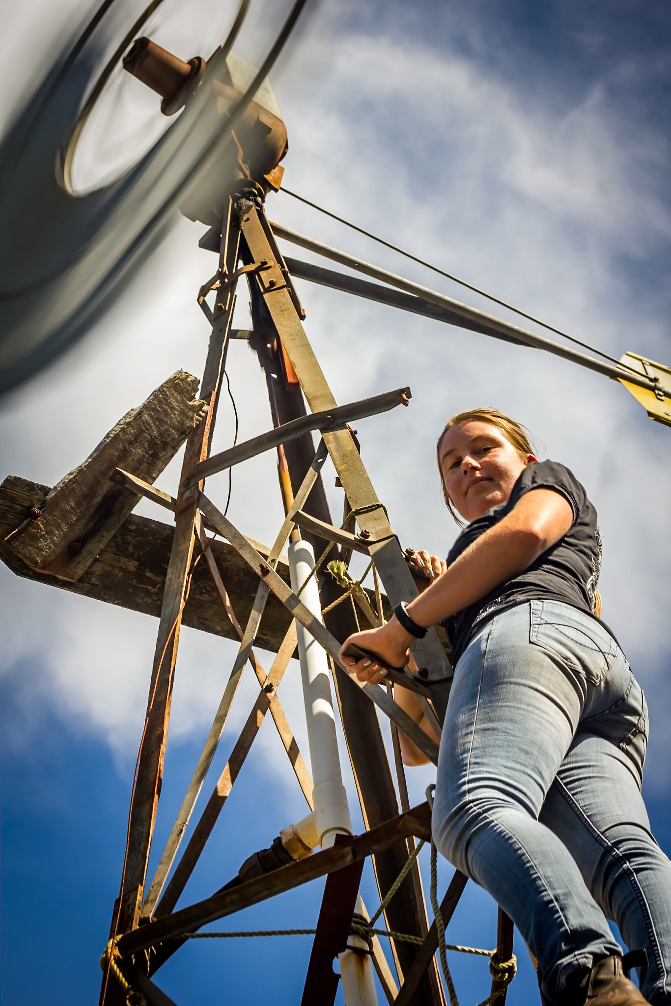Canon EOS 550D (EOS Rebel T2i / EOS Kiss X4) sample photo. Dutch woman and a windmill shot with canon 550d edited with lightroom cc photography