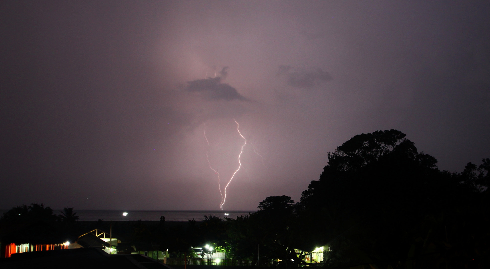 Canon EF 17-40mm F4L USM sample photo. Lightning on the beach photography
