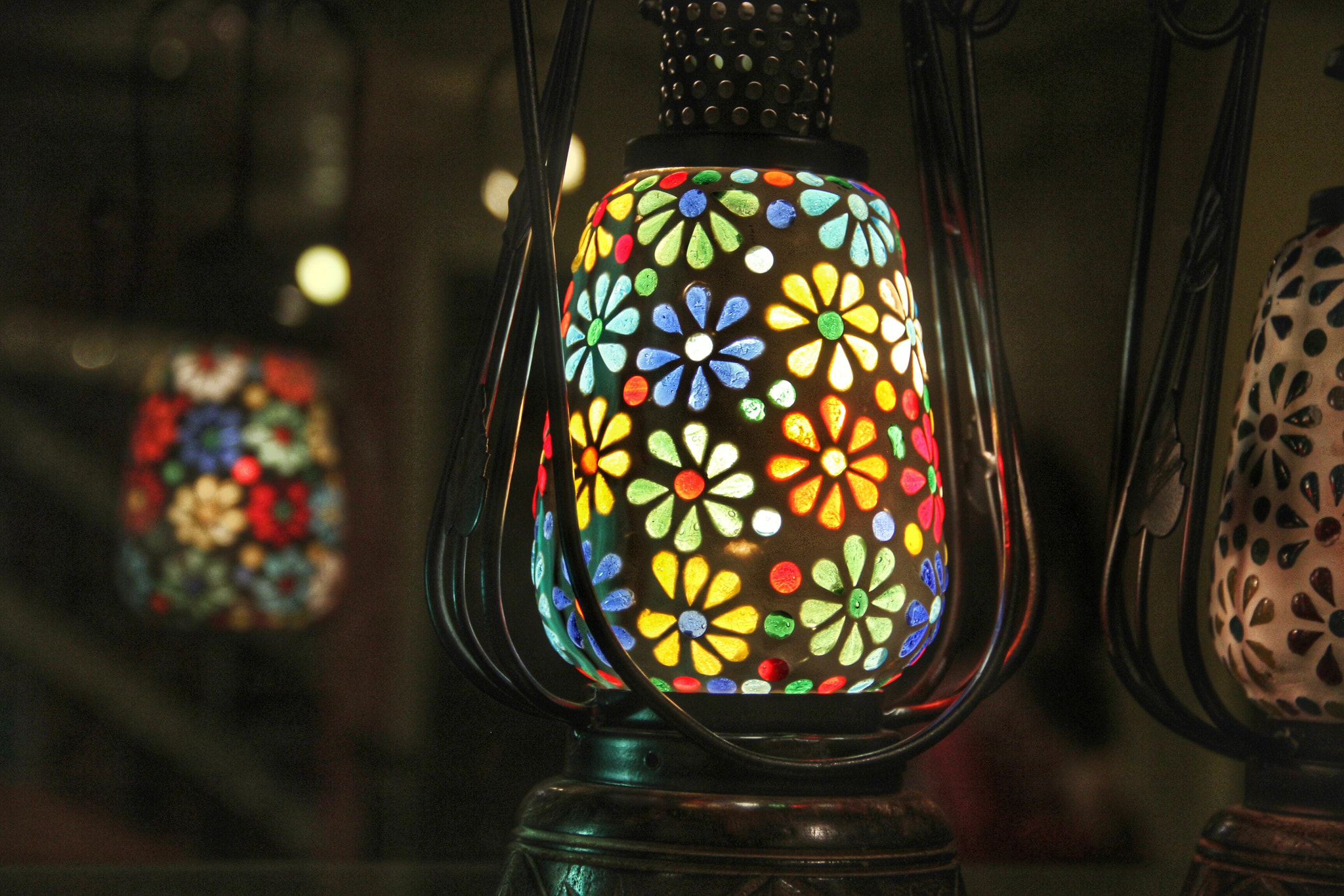 Canon EF-S 18-135mm F3.5-5.6 IS sample photo. Indian table lamp photography