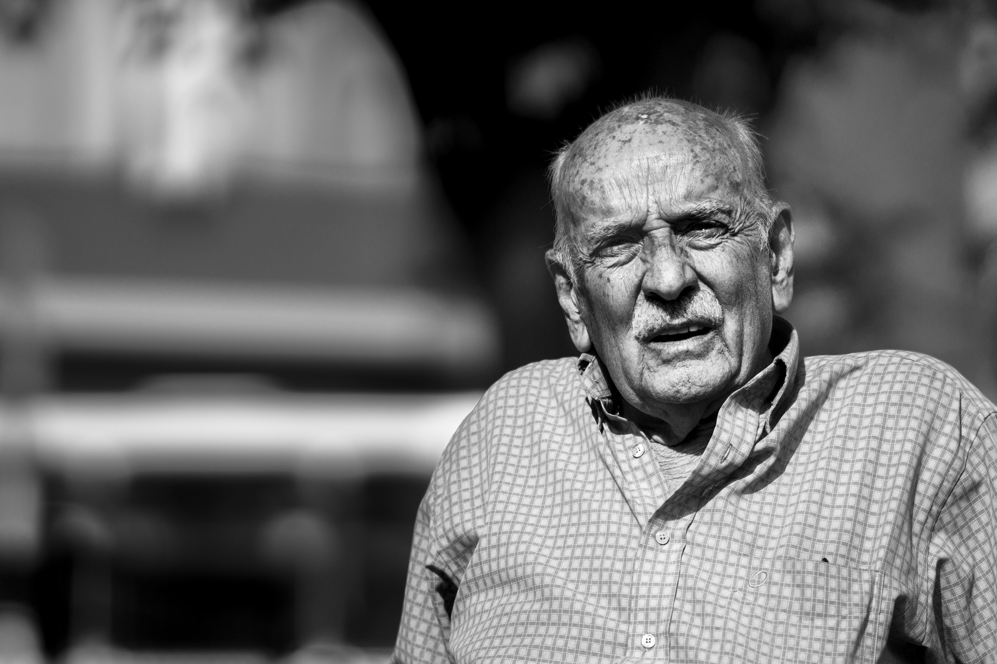 Sony Sonnar T* 135mm F1.8 ZA sample photo. An old man's portrait photography