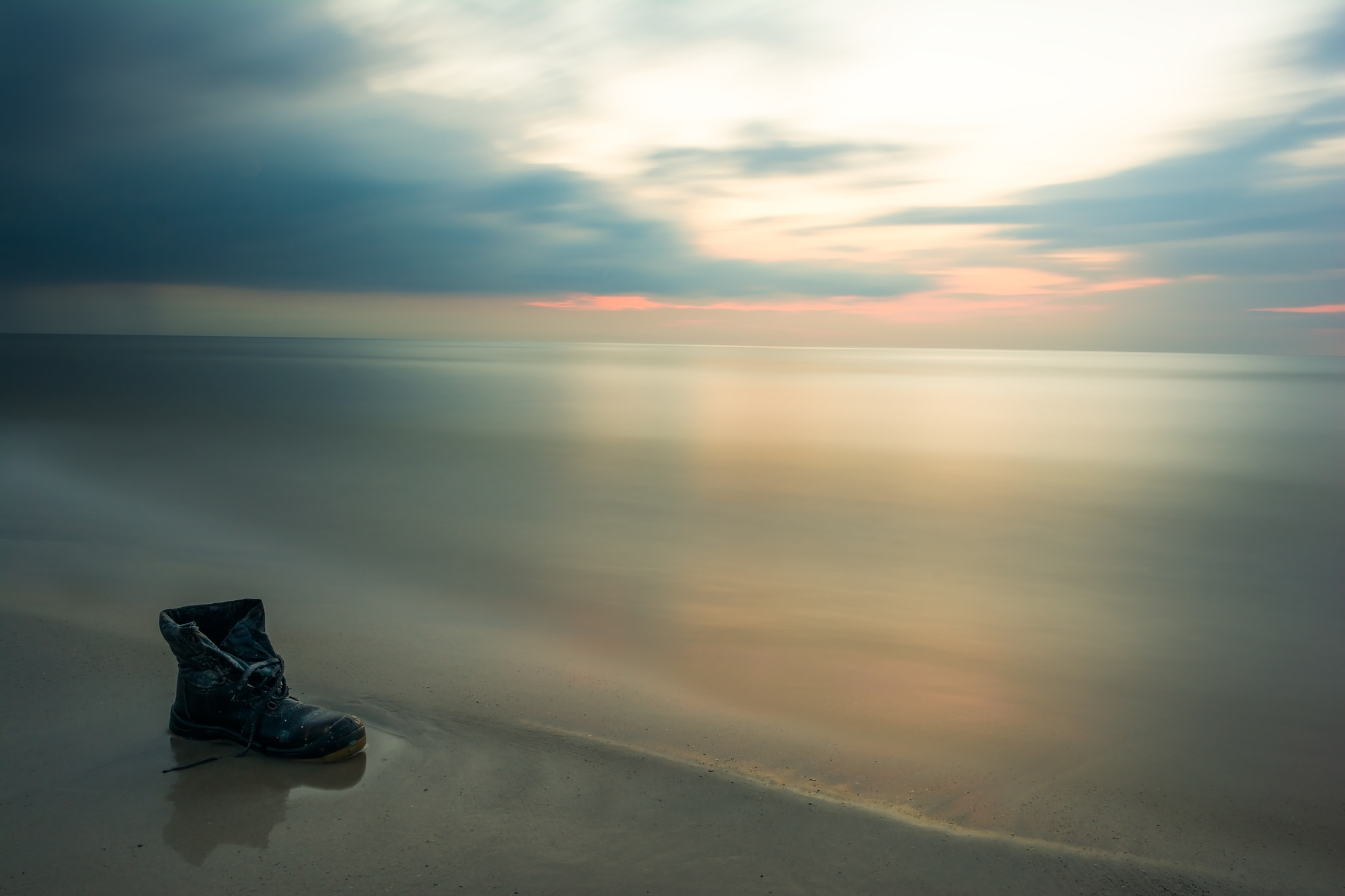 Nikon D7100 + Nikon AF-S Nikkor 20mm F1.8G ED sample photo. Walking on the water photography