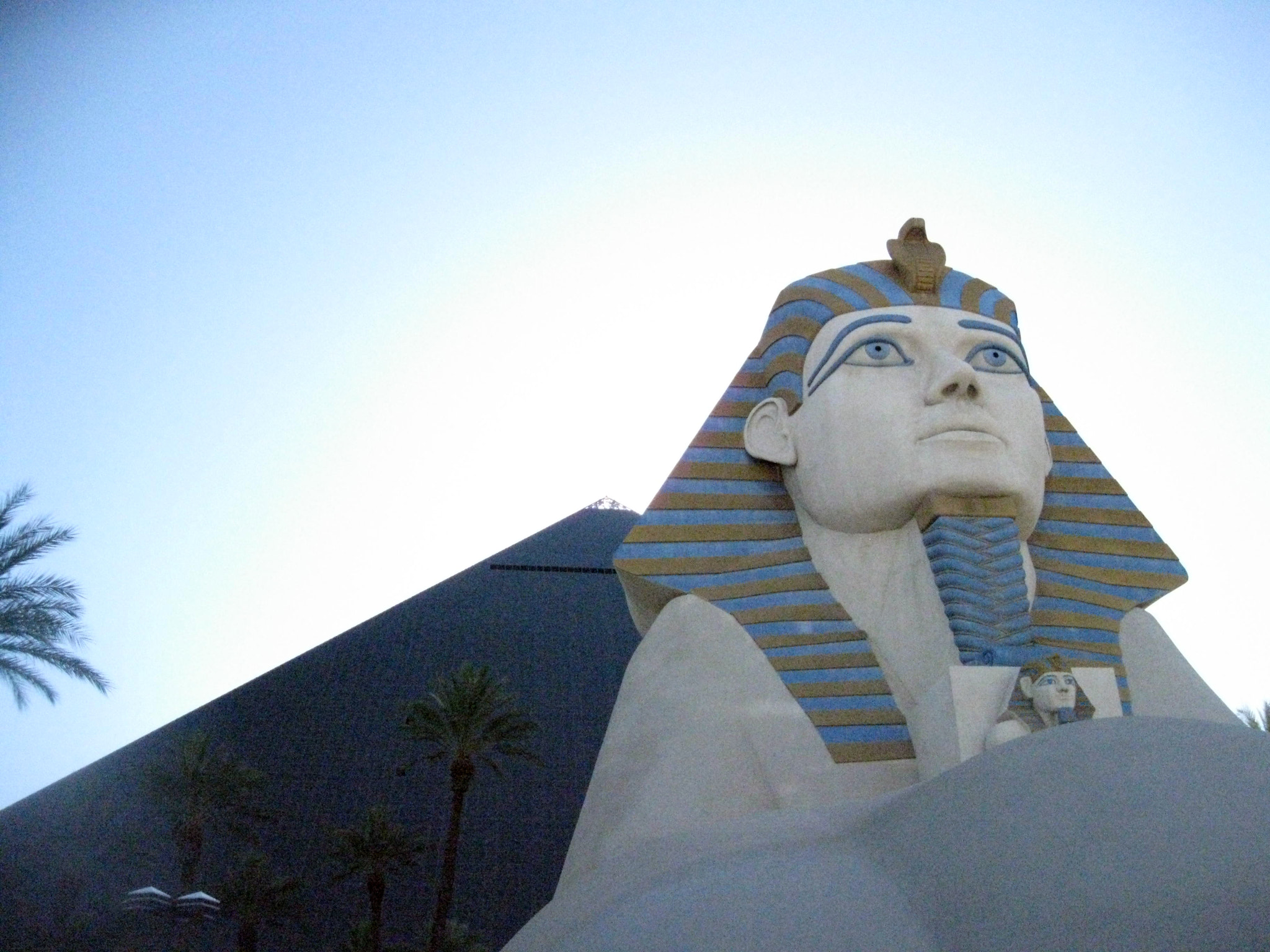 Canon PowerShot A1000 IS sample photo. Luxor hotel las vegas photography