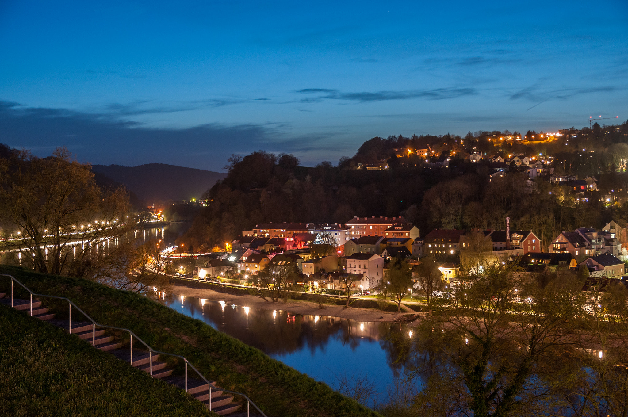 Nikon D90 + Sigma 17-70mm F2.8-4 DC Macro OS HSM | C sample photo. Linz bei nacht photography